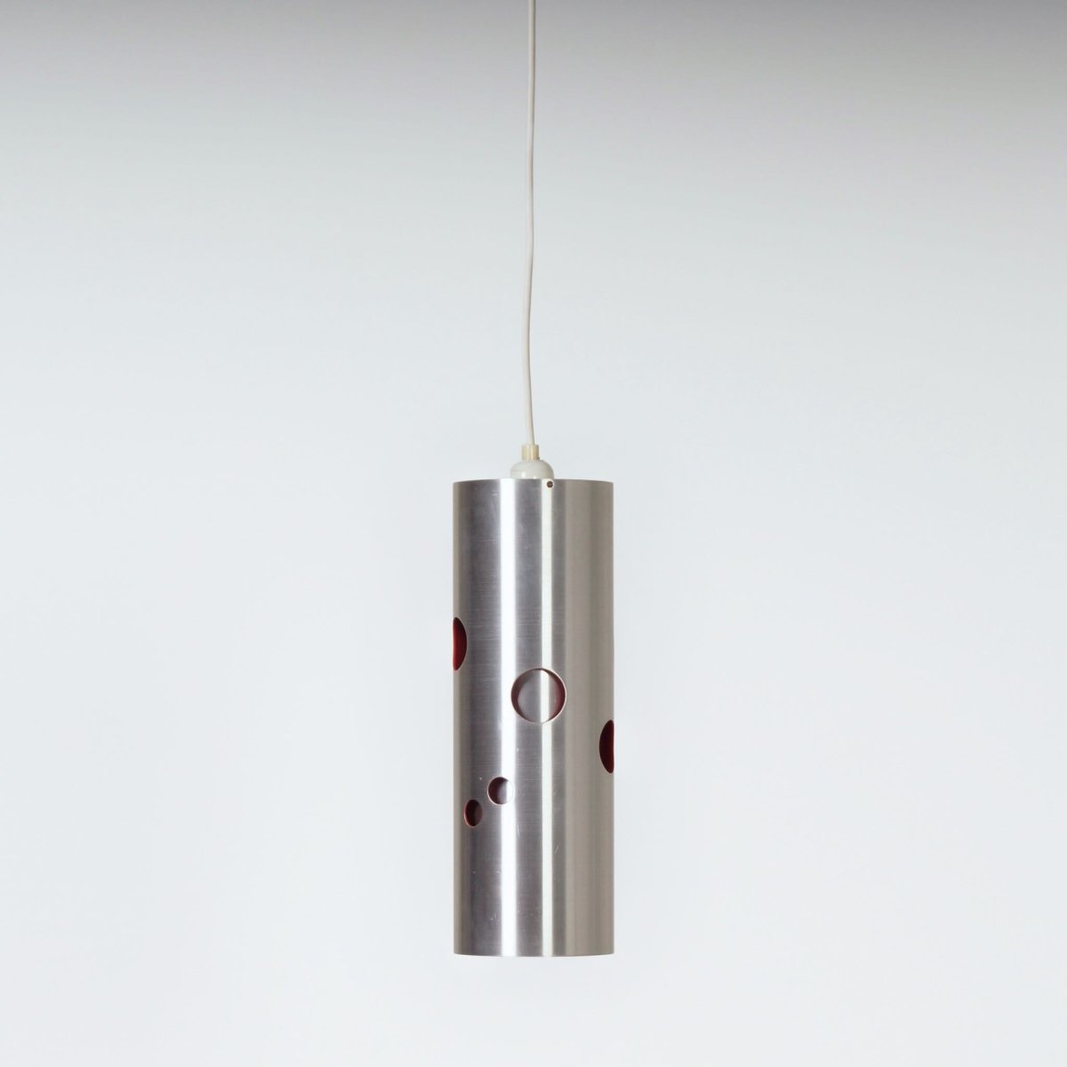 Cilinder hanglamp van Doria Leuchten, Duitsland, 1970s, aluminium met rode perforaties - Afbeelding 4