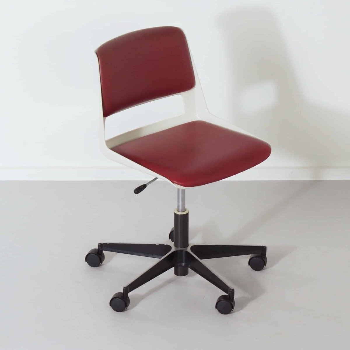 Bureaustoel Gispen 2533/BZ van André Cordemeyer voor Gispen, 1970s, donkerrood - Afbeelding 3