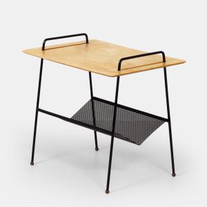 TM04 bijzettafel van Cees Braakman voor Pastoe, 1953 met lectuurmand
